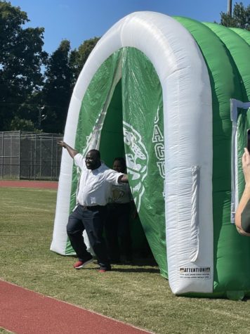 One employee leaves the tunnel and spreads out his arms .