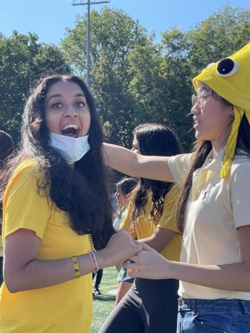 Two sophomores wear yellow.