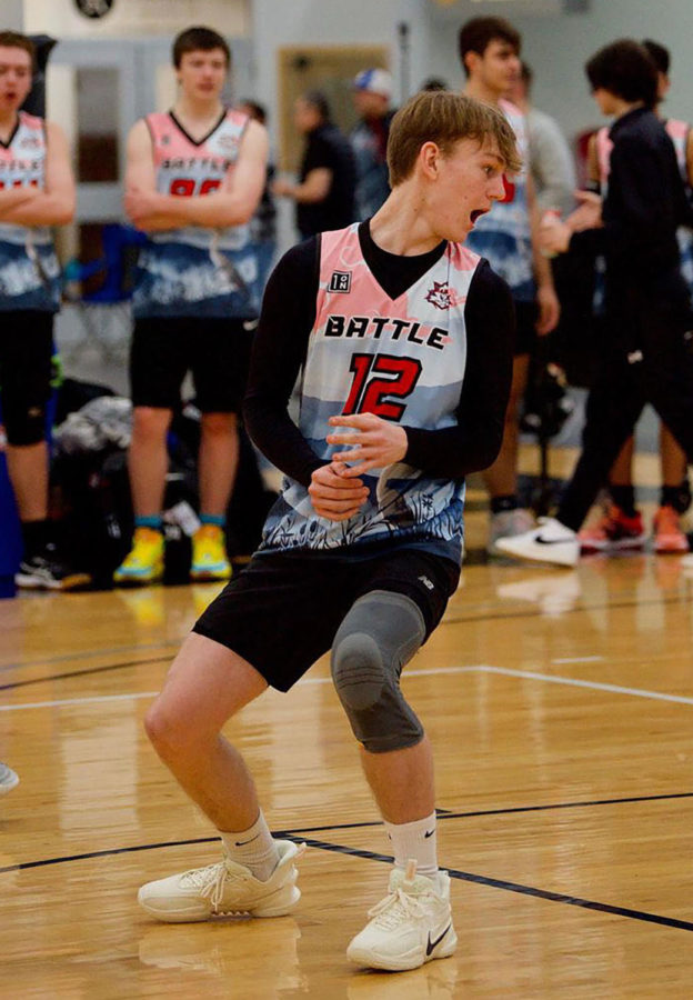 Nathan Fillion (11) on the court for Battle Volleyball Club.